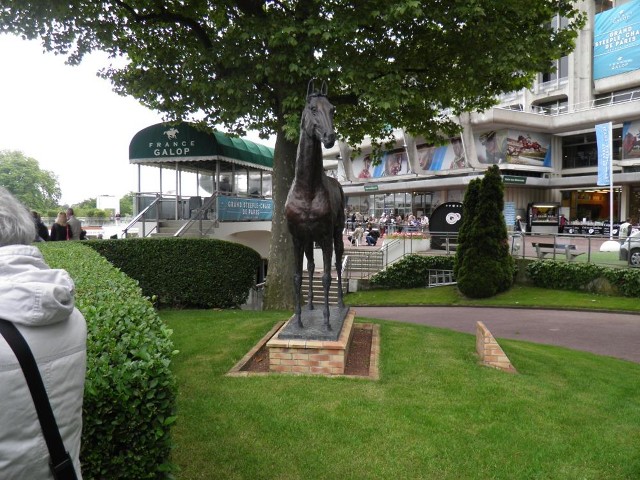 Víkend s Grand Steeple-Chase de Paris