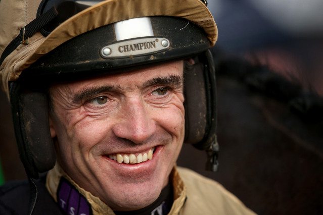 Ruby Walsh po vítězství v Punchestown Gold Cupu ukončil kariéru
