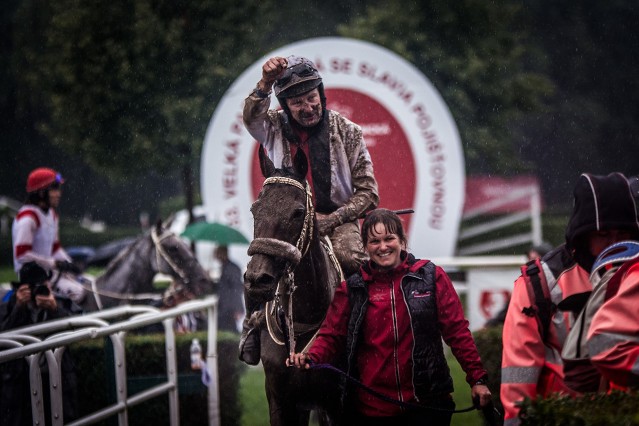 Vizitky žokejů Velké pardubické 2023