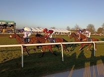 Zprávy z Uttoxeteru a Chepstow
